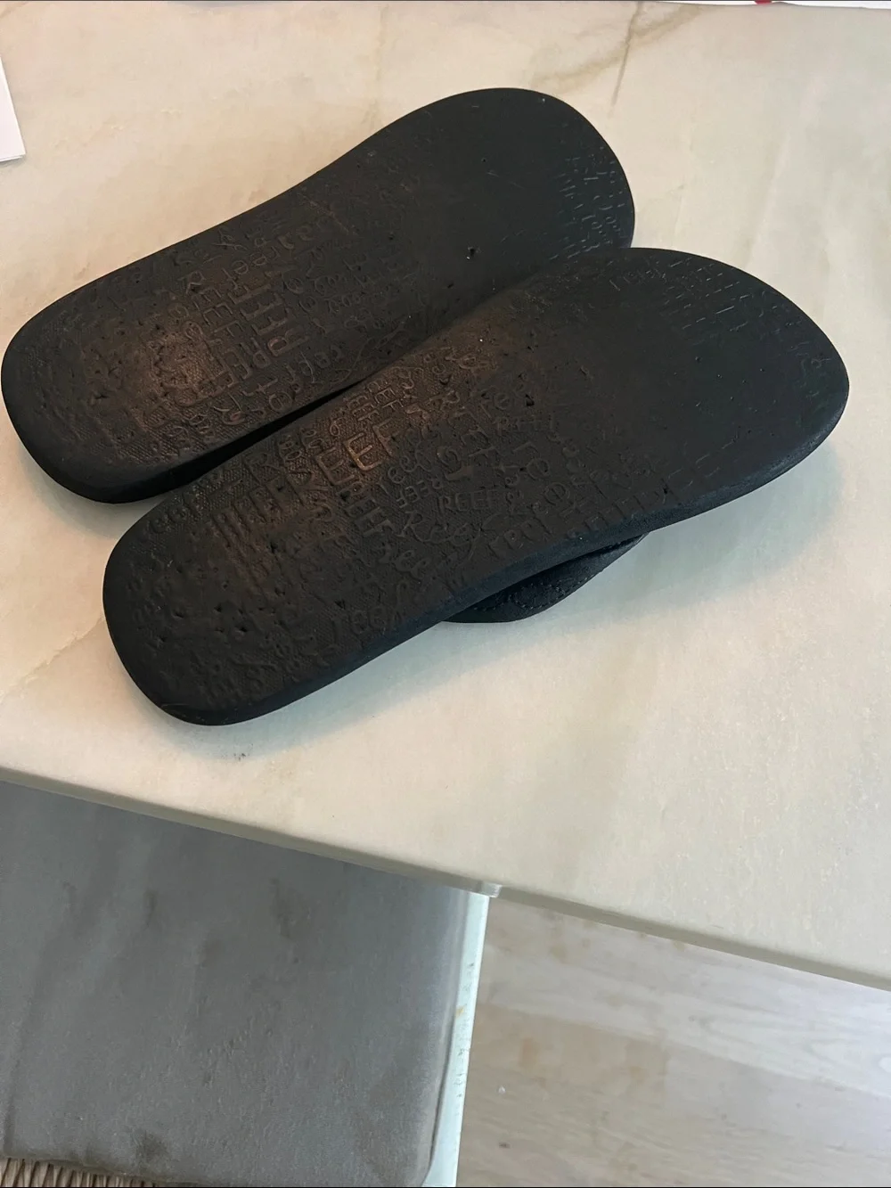 Reef Quilted Black Women's Flip Flops sz 7 gently worn.